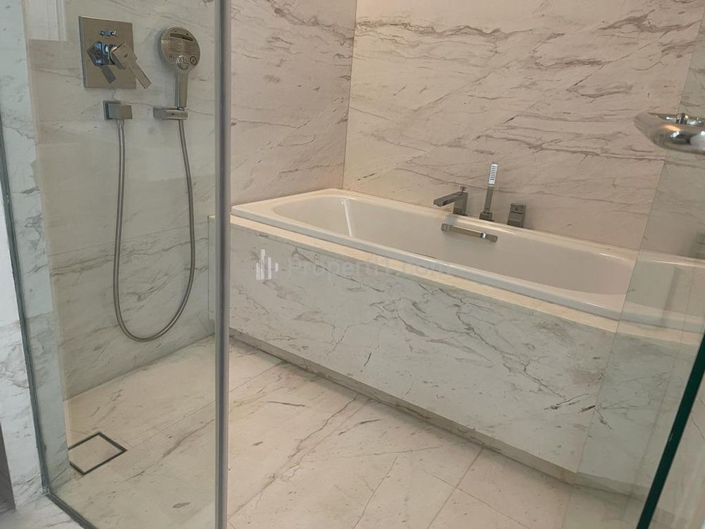 Jual Apartemen Izzara TB Simatupang Tower South Private Lift Type 3+1BR Fully Furnished