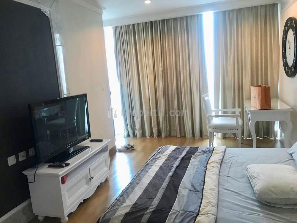Disewakan Apartemen Residence 8, Modern Furnished and Good Facility - 1 BR Fully Furnished