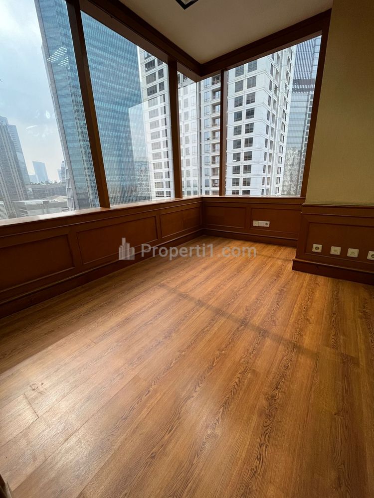 Dijual / Disewakan Office di Menara Sudirman Size 250 Sudah Renovasi Ready Move In - Jakarta Selatan