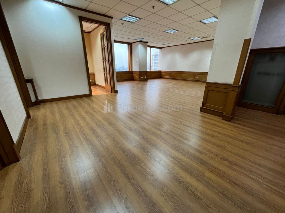 Dijual / Disewakan Office di Menara Sudirman Size 250 Sudah Renovasi Ready Move In - Jakarta Selatan