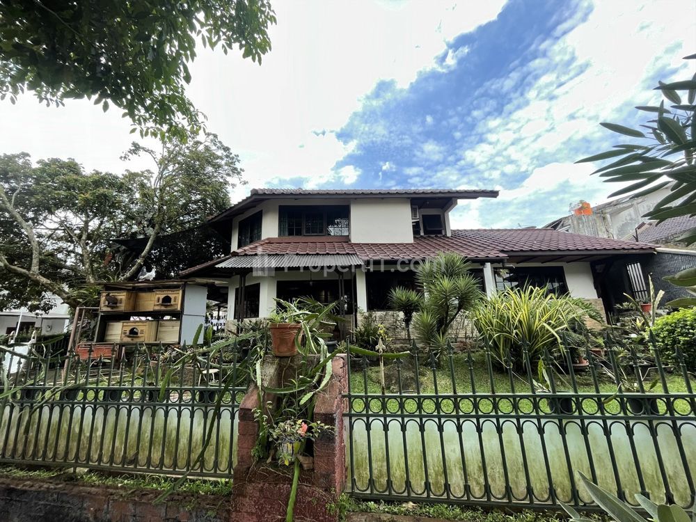 Jual Rumah Sangat Bagus Mewah di Gegerkalong, Tonggoh, Bandung