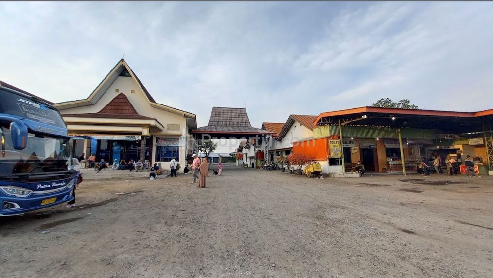 Dijual Tempat Usaha di Jalan Raya Pantura Losari Brebes Harga Nego