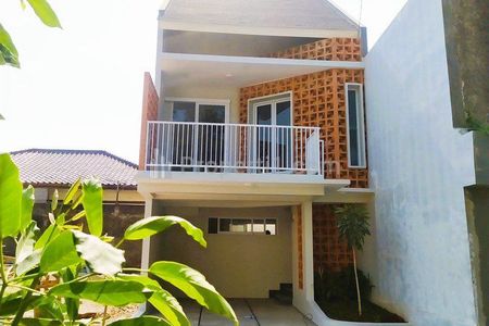 Dijual Rumah SHM di Cipedak Jaksel, Dekat Toll Krukut, Lenteng Agung, Cinere, Bebas Banjir, Pinggir Jalan Raya Dilewati Angkot