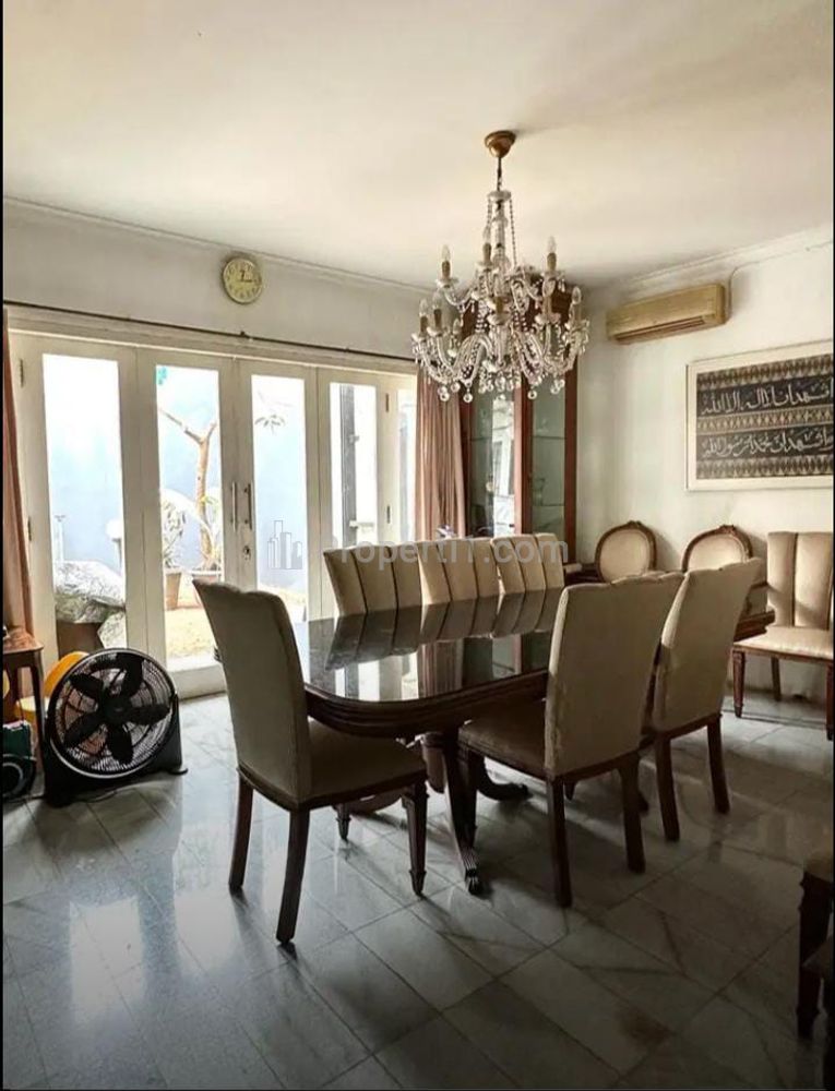 Dijual Rumah Semi Furnish SHM di Cilandak Jaksel