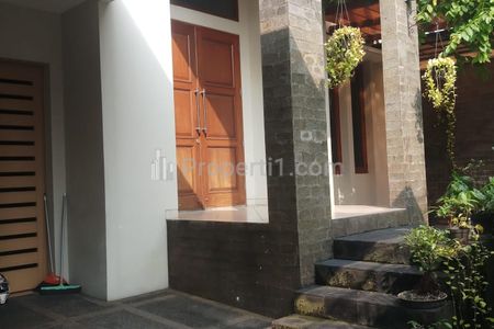 Sewa Rumah Siap Huni dengan Kolam Renang, Area Senopati, Dekat Suryo, Sudirman, SCBD, Kebayoran Baru, Jakarta Selatan