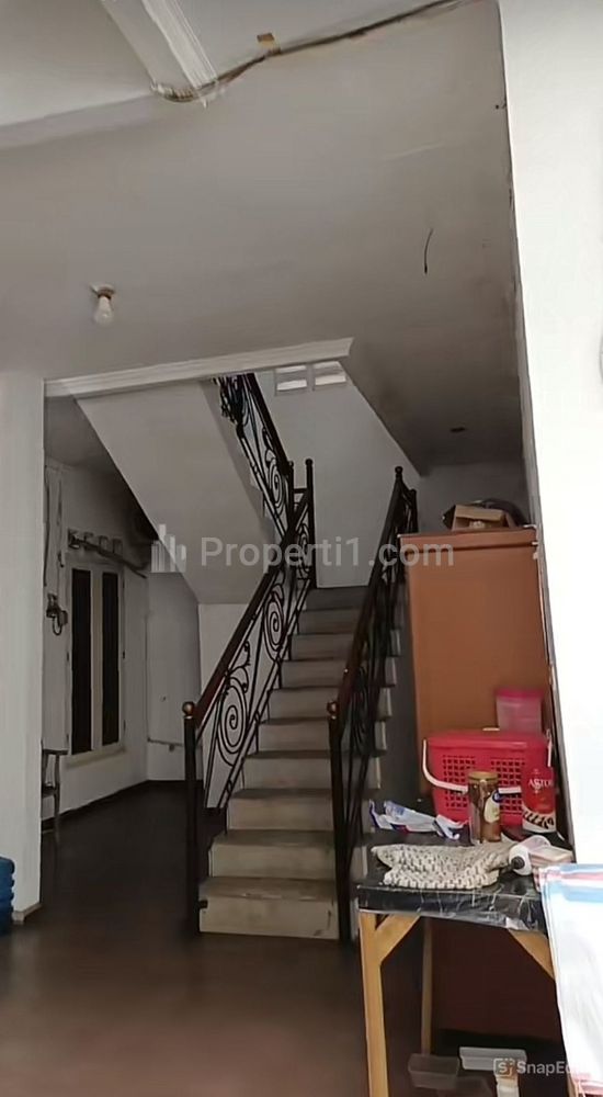 Rumah Kost Dijual Cepat di Jl. H. Domang, Kebon Jeruk, Jakarta Barat, Dijual di Bawah Harga Pasar