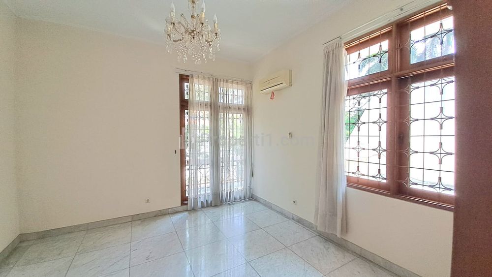 Sewa Rumah Murah di Menteng Jakarta Pusat, Bisa untuk Kantor, Ada Kolam Renang, Dekat Sudirman dan Thamrin