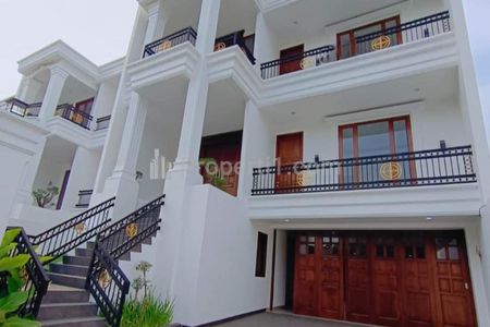 Dijual Rumah Klasik Modern 3 Lantai di Jakarta Selatan, Dekat Kebayoran dan Bintaro