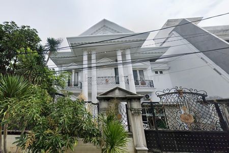 Jual Rumah Hook Bagus SHM di Jalan Gayungsari Barat Jambangan Surabaya Selatan, Ada Kolam Renang, 5+1 Kamar Tidur