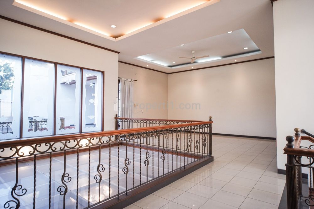 Jual Rumah Mewah SHM di Margorejo Indah Kota Surabaya