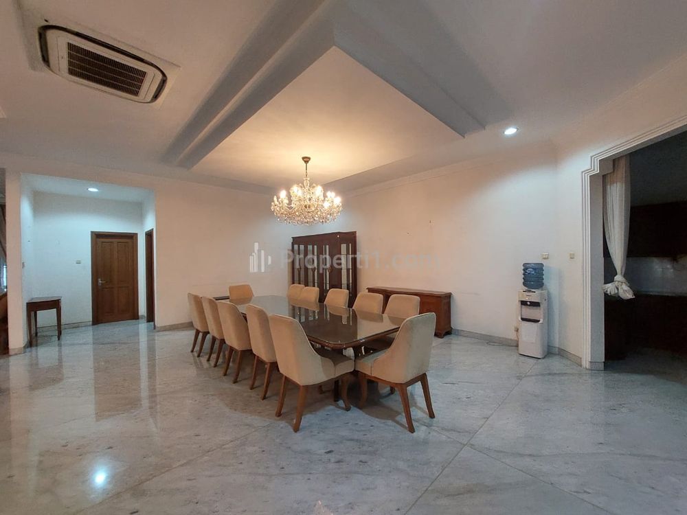 Sewa Rumah Mewah Pinggir Jalan, Strategis, Dekat Simprug, Hang Tuah, Senayan, Sudirman, Kebayoran Baru, Jakarta Selatan