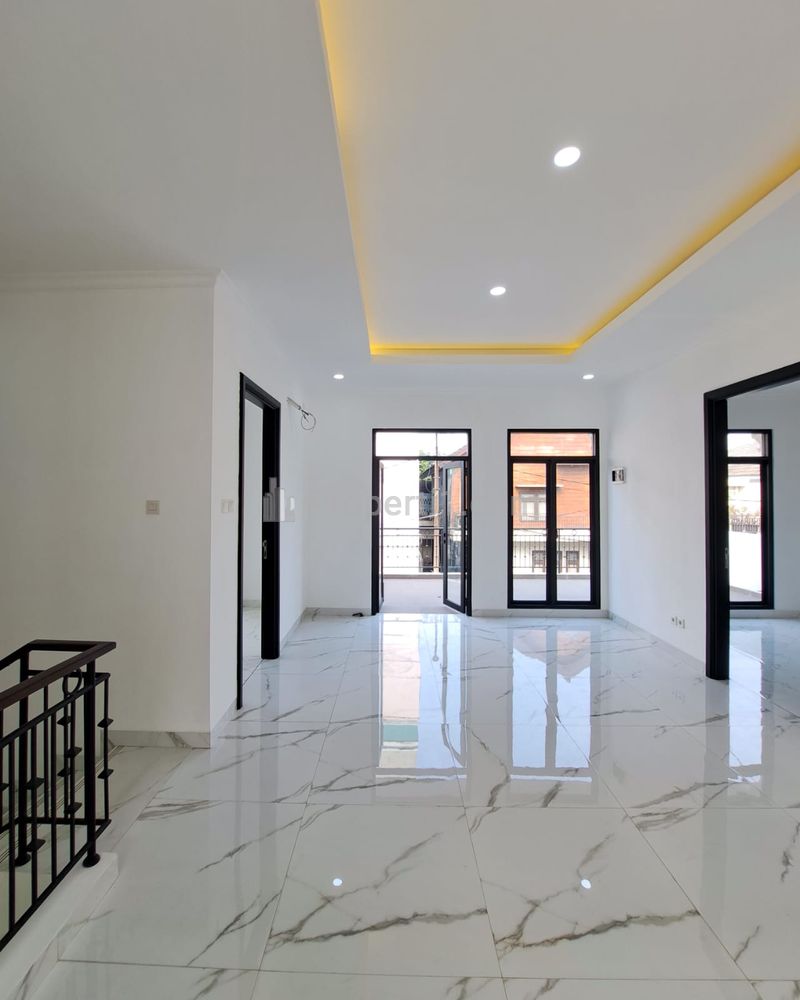 Dijual Rumah Modern Klasik Kolam Renang Dalam Komplek di Bintaro, Tangerang Selatan