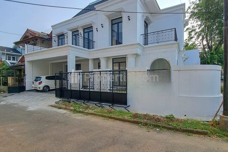 Dijual Rumah Modern Klasik Kolam Renang Dalam Komplek di Bintaro, Tangerang Selatan