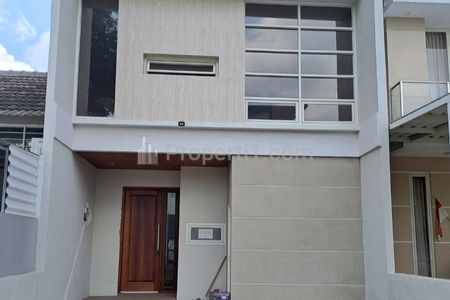 Dijual Rumah Ciamik Terawat di Citraland Cluster Bukit Palma, Surabaya