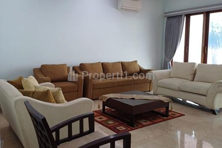 Sewa Rumah Full Furnished di Jalan Bondowoso Menteng Jakarta Pusat