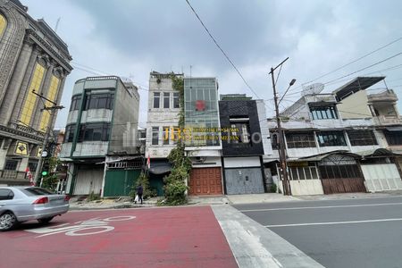 Dijual Ruko 3 Tingkat Siap Huni di Jalan S. Parman (Dekat Jl. Kejaksaan), Medan Petisah, Medan