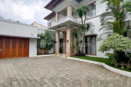 Disewakan Compound House di Kemang Jakarta Selatan STD476