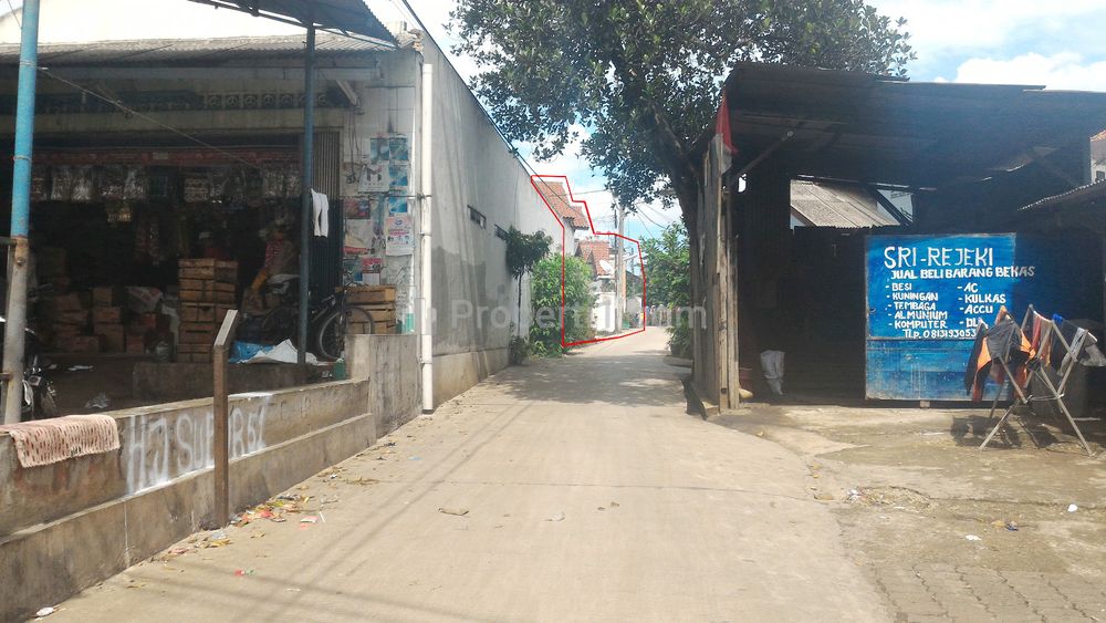 Tampak dari Jalan Raya