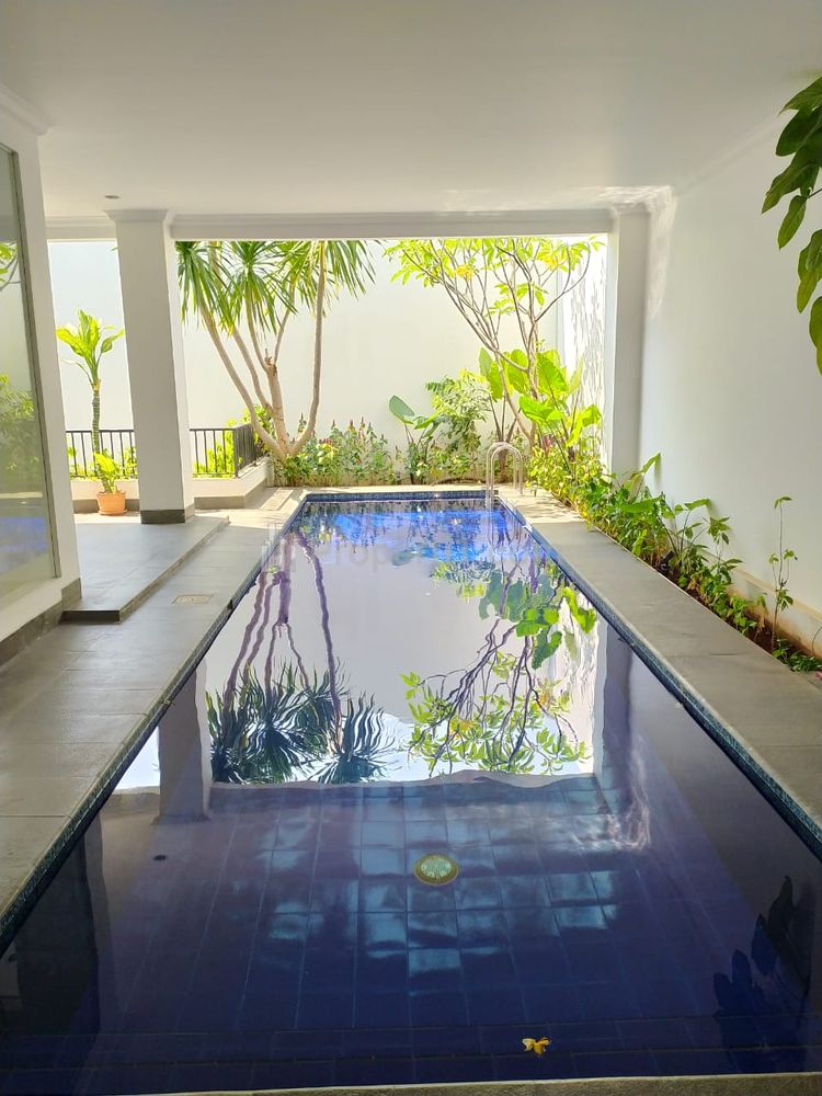 Sewa Rumah 2 Lantai Ada Kolam Renang di Cilandak Jakarta Selatan Lokasi Strategis