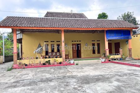 Dijual Rumah Penginapan 387m² di Kawasan Wisata Kemuning Karanganyar