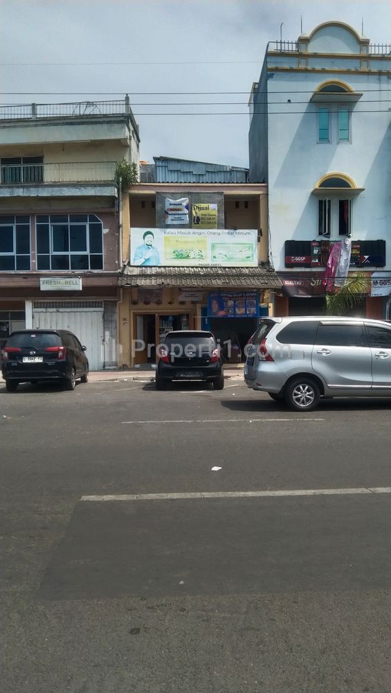 Dijual Rumah 2 Lantai di Kawasan Wisata Religi Ampel Surabaya, Cocok untuk Kantor, Rumah Makan, Lokasi Strategis di Depan Terminal Ampel