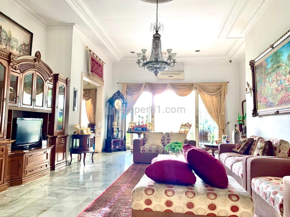 Jual Rumah Siap Huni Ada Pool Pinggir Jalan Area Latuharhari, Menteng, Jakarta Pusat