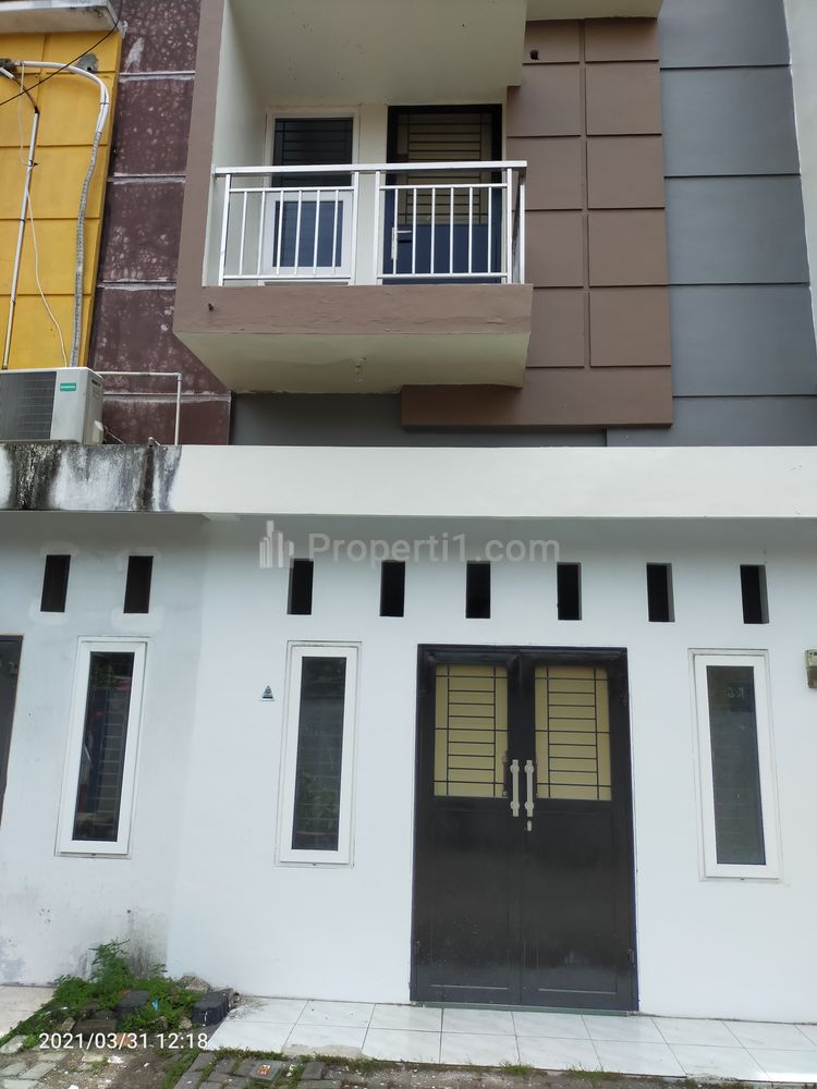 Tampak depan