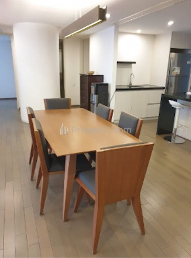 Dijual Apartemen Verde One Kuningan Lantai Sedang Type 3+1 BR Furnished