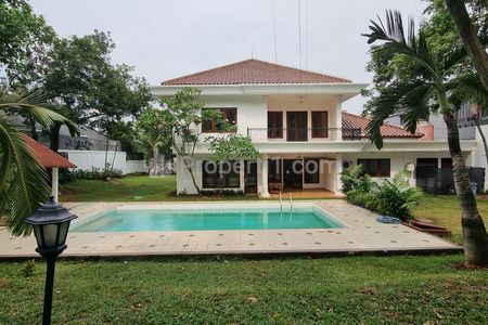 Dijual Rumah dengan Private Pool di Kemang Jakarta Selatan