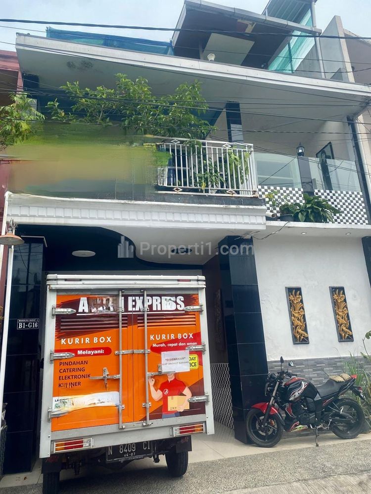 Dijual Rumah Full Furnished 3 Lantai Plus Rooftop di Sawojajar Malang