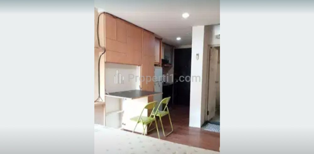 Meja makan dan dapur