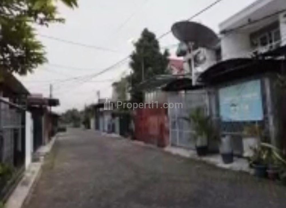 Jalan Depan Rumah Lebar Muat 2 Mobil
