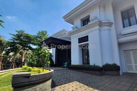 Jual Rumah Baru Mewah Luas Tanah 1050 m2, Luas Bangunan 1600 m2, Akses Jalan Lebar, Lokasi di Pondok Indah, Kebayoran Lama, Jakarta Selatan