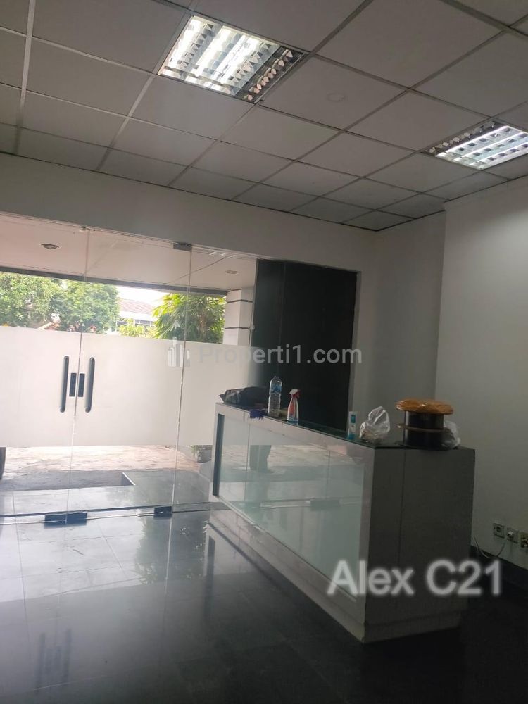 Disewakan Ruko Gandeng 2 Unit + Lift (Furnished) di Warung Jati Barat, Ragunan, Pasar Minggu, Jakarta Selatan