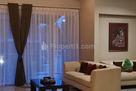 Jual Rumah Pondok Indah SHM  Siap Huni Luas Tanah 407 m2, Luas Bangunan 650 m2, 2 Lantai, Kolam Renang, Kebayoran Lama, Jakarta Selatan