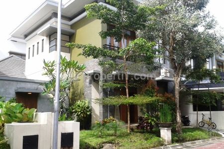 Disewakan Rumah Modern 2 Lantai Furnish Dalam Perumahan Elite Taman Palagan Asri Yogyakarta