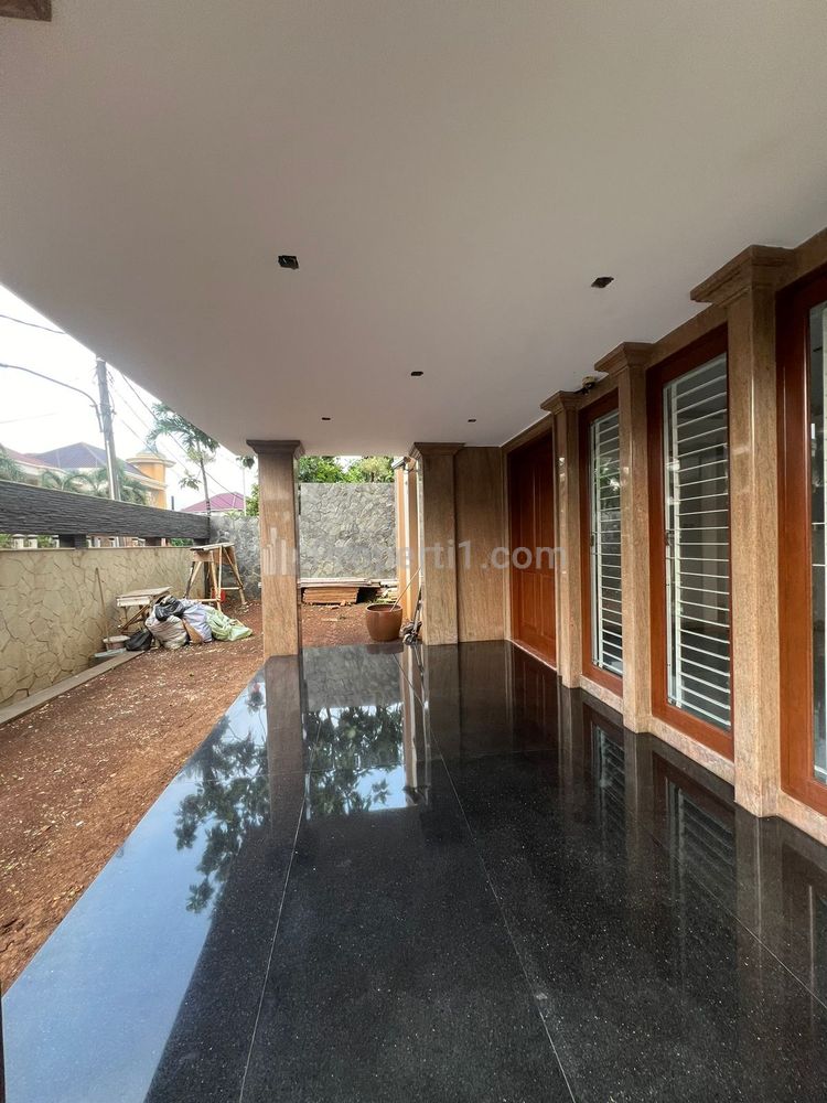 Jual Rumah Hook Komplek Dekat Toll Meruya Jakarta Barat