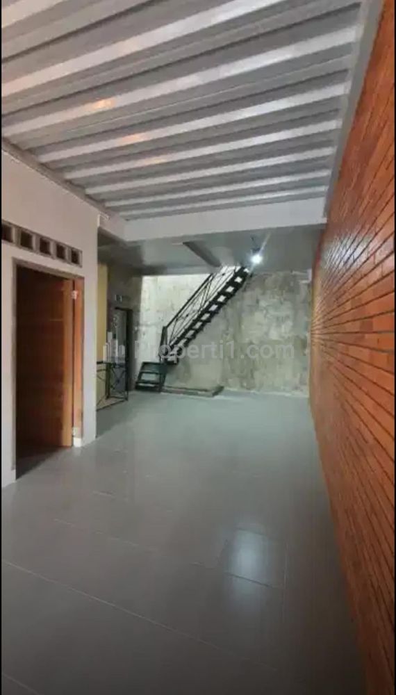 Jual Murah Rumah Baru 3 Lantai Siap Huni di Tanjung Duren Jakarta Barat