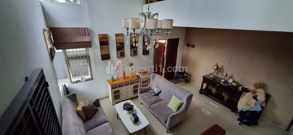 Dijual Cepat Rumah Sangat Terpelihara di Jalan Yupiter IX Margahayu Kota Bandung, Tiap Kamar Ada AC Sudah Renovasi Lay Out Nyaman Ada Halaman di Depan