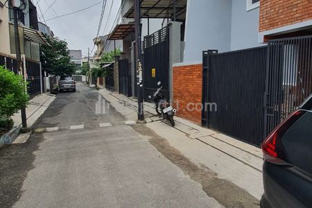 Jual Murah Rumah Baru 3 Lantai Siap Huni di Tanjung Duren Jakarta Barat