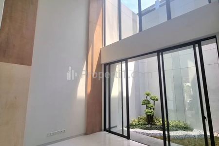 Dijual Rumah Baru 3 Lantai Dalam Kompleks Townhouse di Pantai Mutiara Penjaringan Jakarta Utara