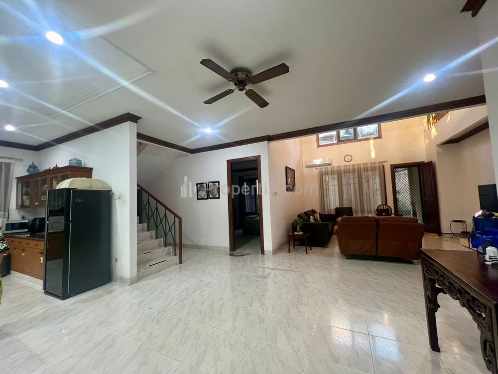 Jual Rumah Siap Huni Bebas Banjir Strategis di Mampang Jakarta Selatan