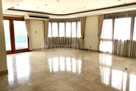 Dijual Apartemen Park Royale Rapi Siap Huni Semi Furnished 3+1 BR