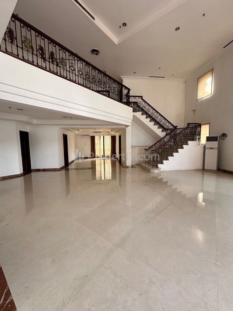 For Sale Penthouse Apartment Kusuma Chandra SCBD 4+1BR Unfurnished