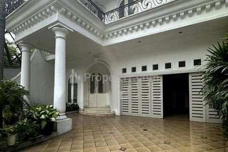 Disewakan Rumah Dua Lantai di Kemang Jakarta Selatan STD289