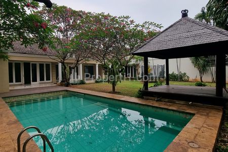 Sewa Rumah di Cipete Jakarta Selatan Ada Kolam Renang & Taman di Dalam - 5 Kamar Tidur