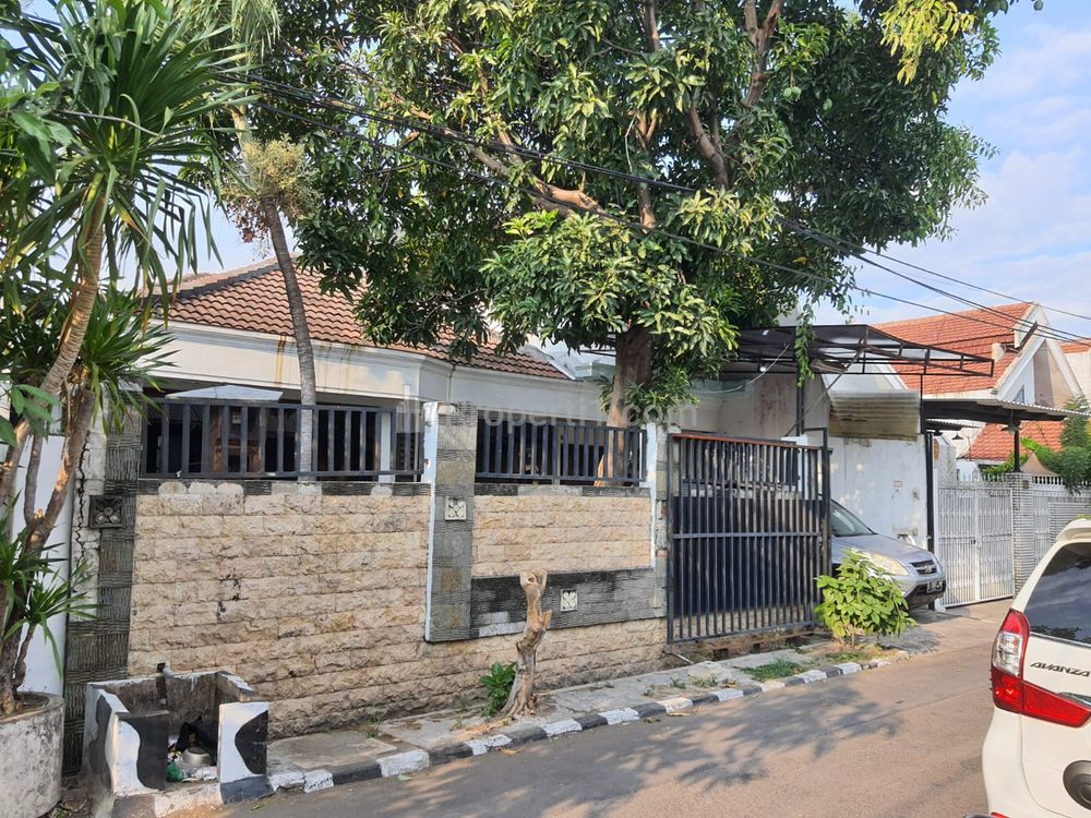 Disewakan Rumah di Darmo Permai Timur Surabaya - Strategis & Bebas Banjir.