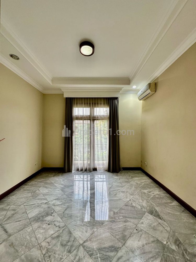 Jual Rumah Terawat Dalam Komplek, Luas Tanah 670 m², Bangunan 660 m², Ampera, Dekat Kemang, Cilandak, TB Simatupang, Mampang, Jakarta Selatan