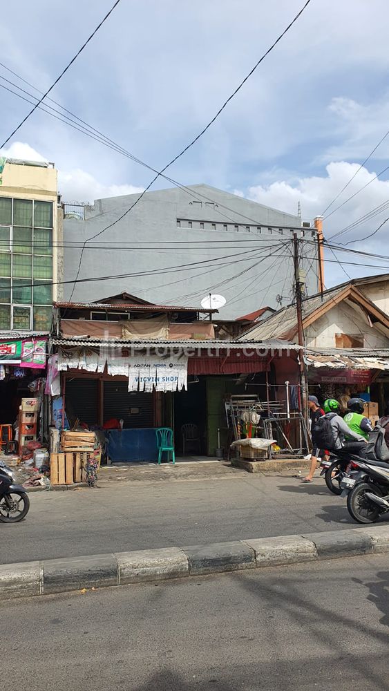 Dijual Rumah di Jalan Raya Kebayoran Lama Jakarta Selatan, Tanah 110m2