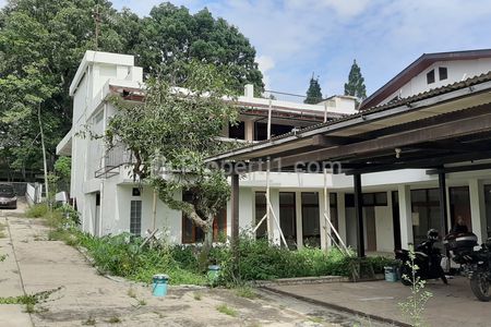 Jual Cepat Rumah Lama Hitung Tanah Bonus Bangunan di Hegarmanah Wetan Bandung, Rumah Kotak Hadap Barat Lebar Muka 22 Meter